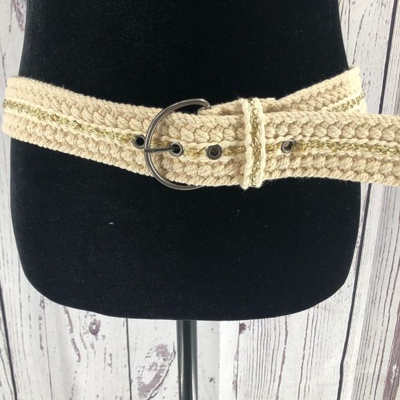 Ivory weave Belt w/ gold metallic strip - Picture 2 of 4